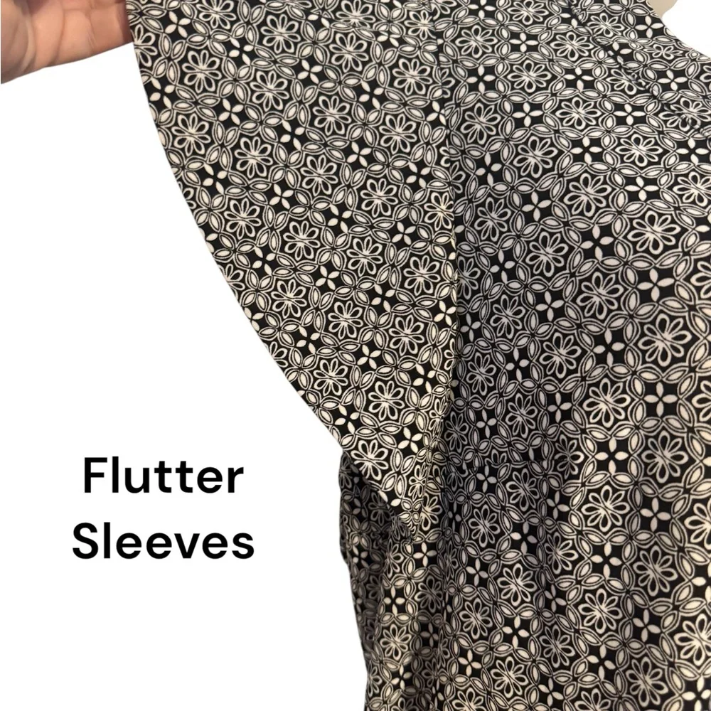 ❤️ Roz & Ali Black/White Patterned Blouse w/Flutter Sleeve LARGE   #V - Picture 3 of 6